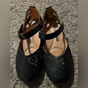 Women’s Good Choice Grounding Flats, Size 8